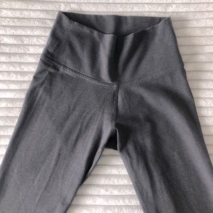 Old Navy Active 7/8 Go-Dry Balance Legging